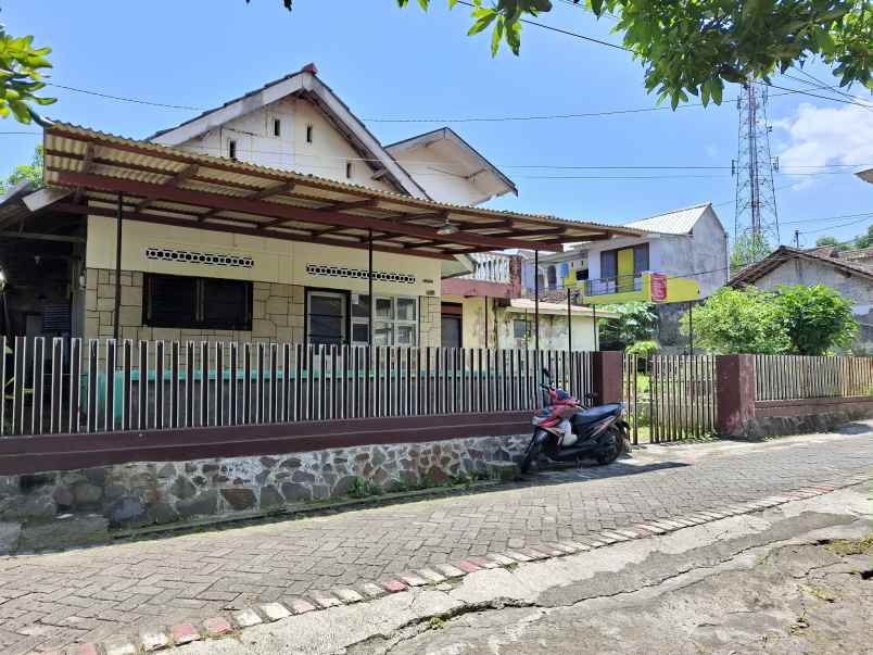dijual rumah lama di patrang jember