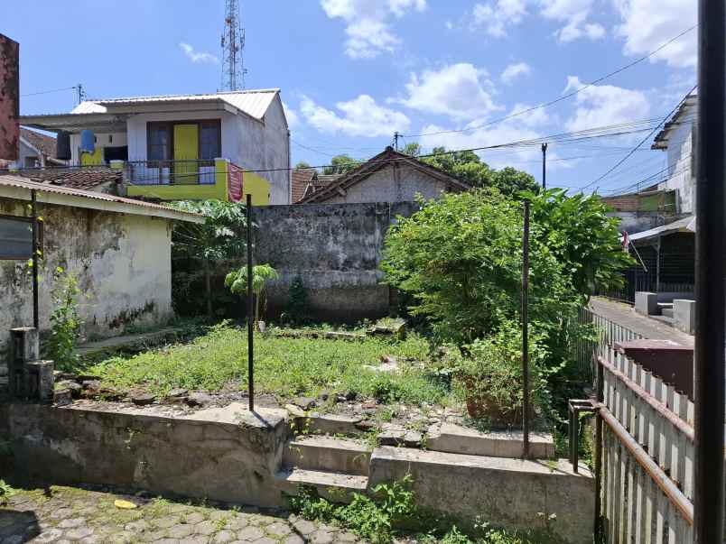 dijual rumah lama di patrang jember