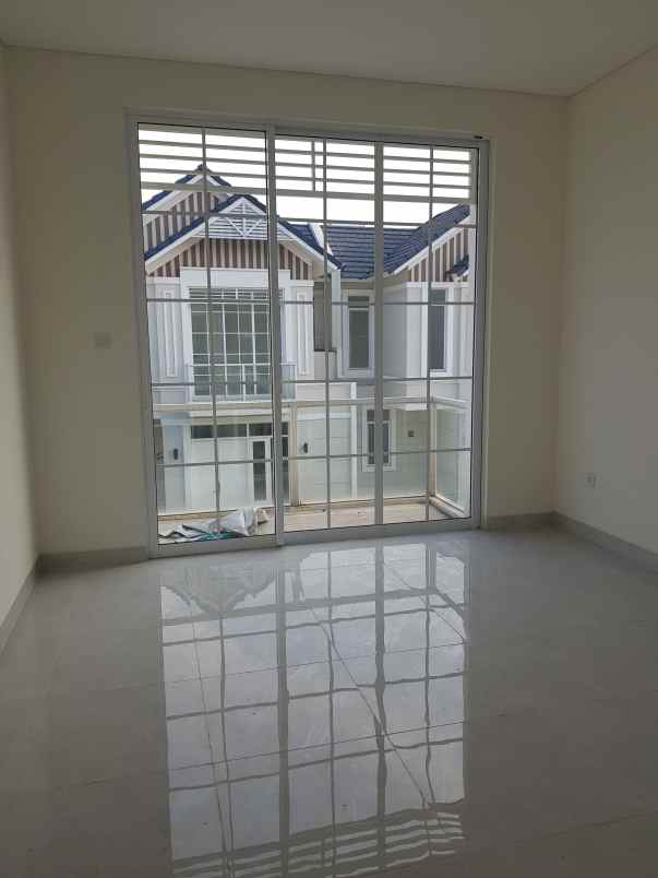 dijual rumah lavon swancity cluster