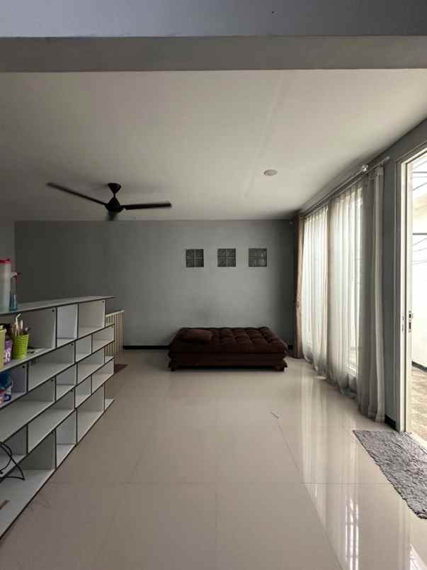 dijual rumah lokasi poros jalan raya sawojajar
