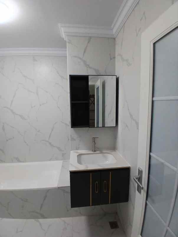 dijual rumah mampang depok