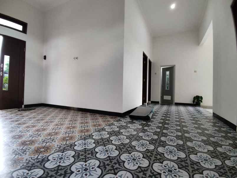 dijual rumah manisrenggo