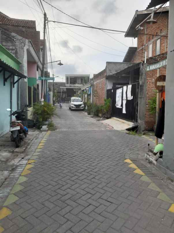 dijual rumah manukan