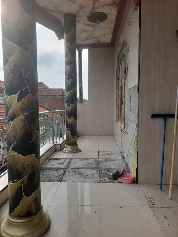 dijual rumah manukan