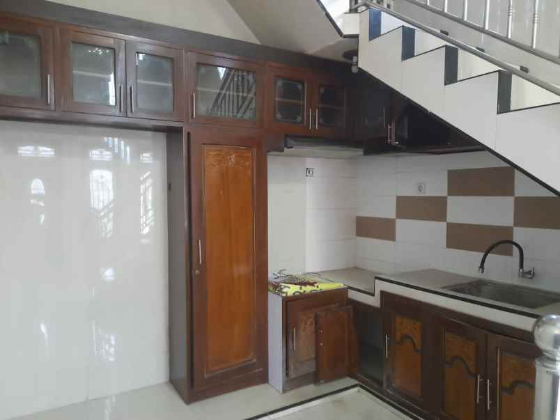 dijual rumah manukan