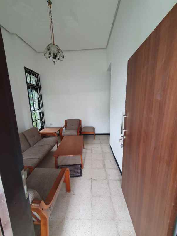 dijual rumah manyar kertoadi