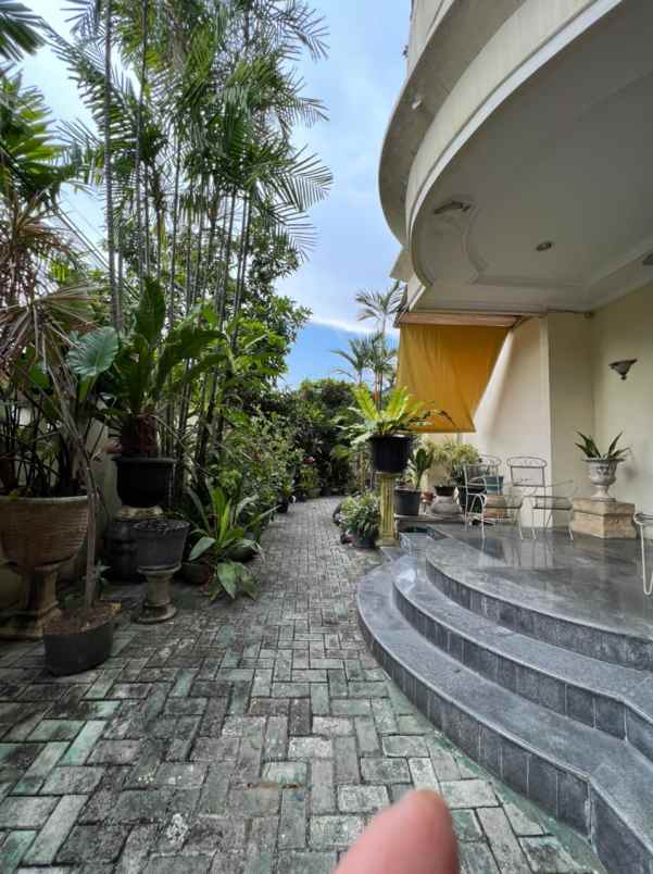 dijual rumah manyar kertoadi