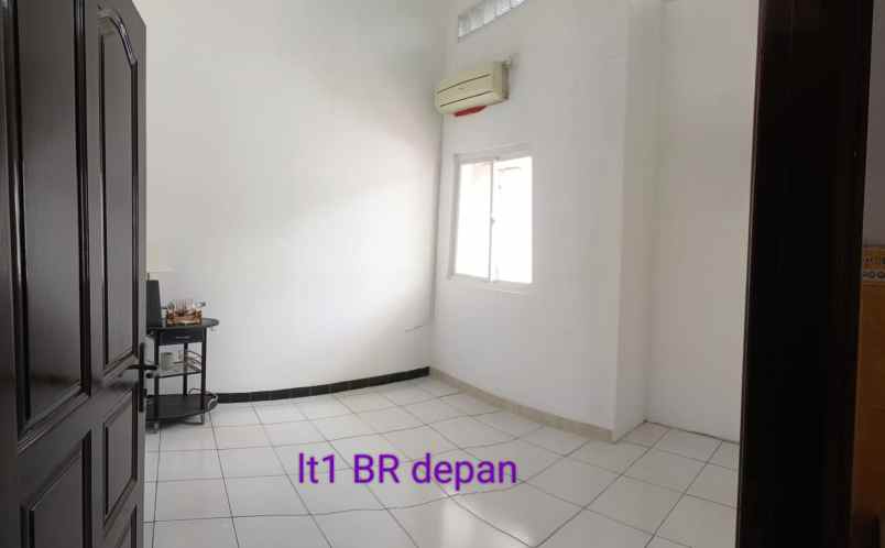 dijual rumah manyar kertoarjo