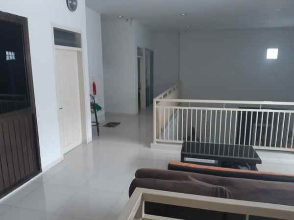 dijual rumah manyar tirtomoyo