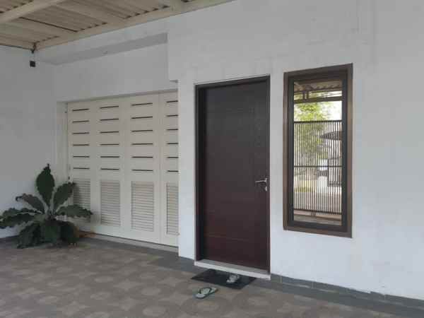 dijual rumah manyar tirtomoyo