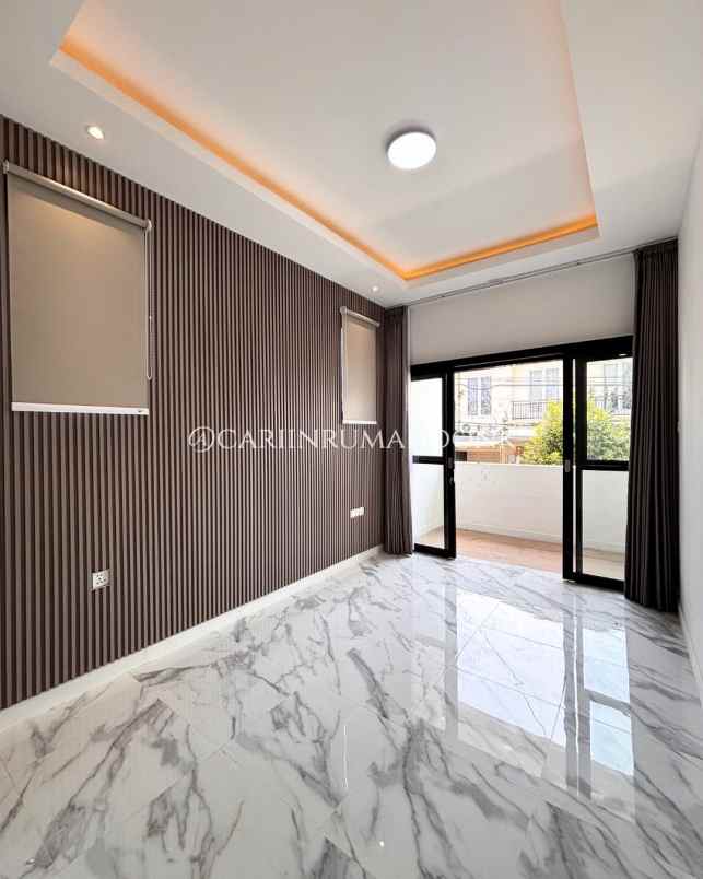 dijual rumah manyar tirtoyoso