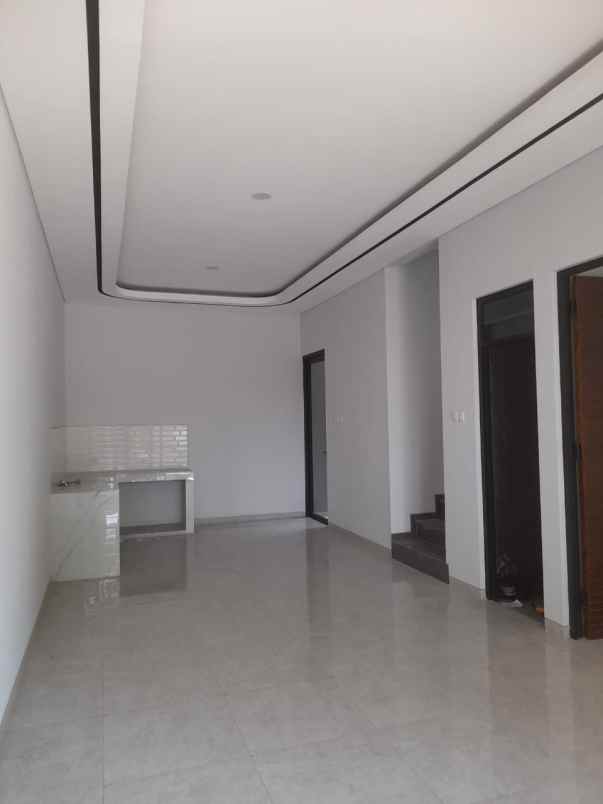 dijual rumah manyar tirtoyoso utara
