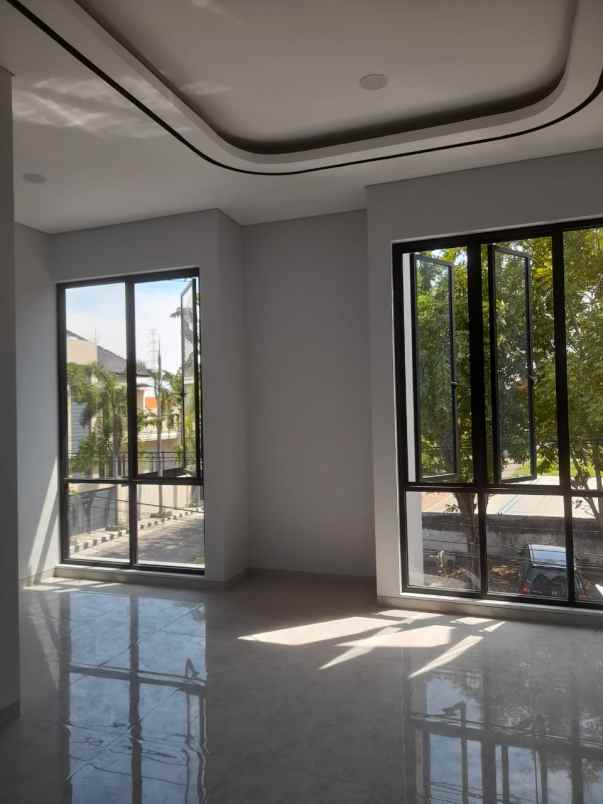dijual rumah manyar tirtoyoso utara