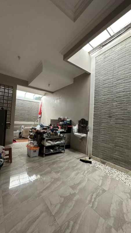 dijual rumah margacinta