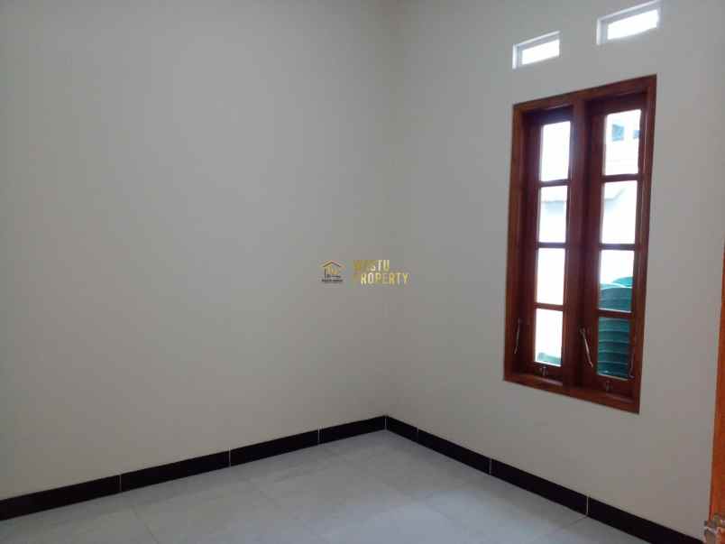dijual rumah margomulyo