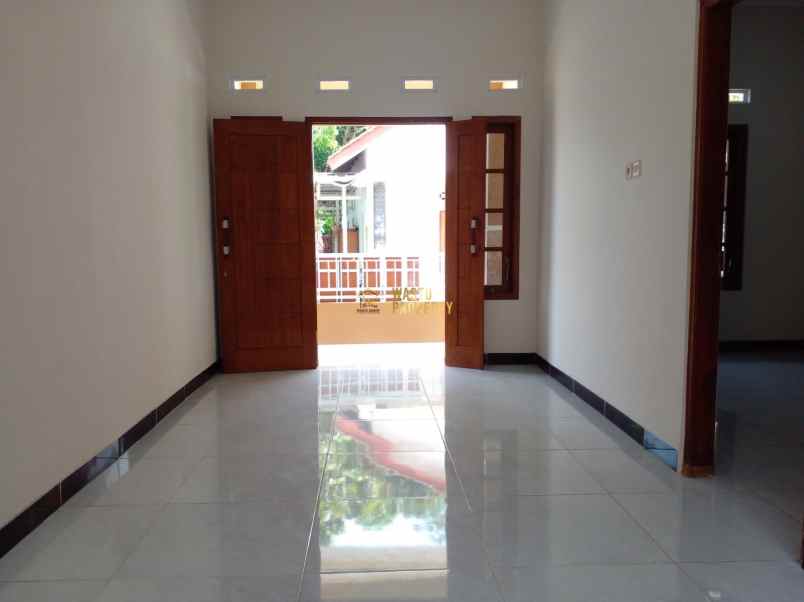 dijual rumah margomulyo