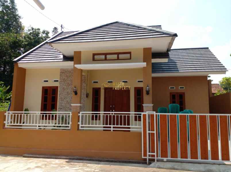 dijual rumah margomulyo