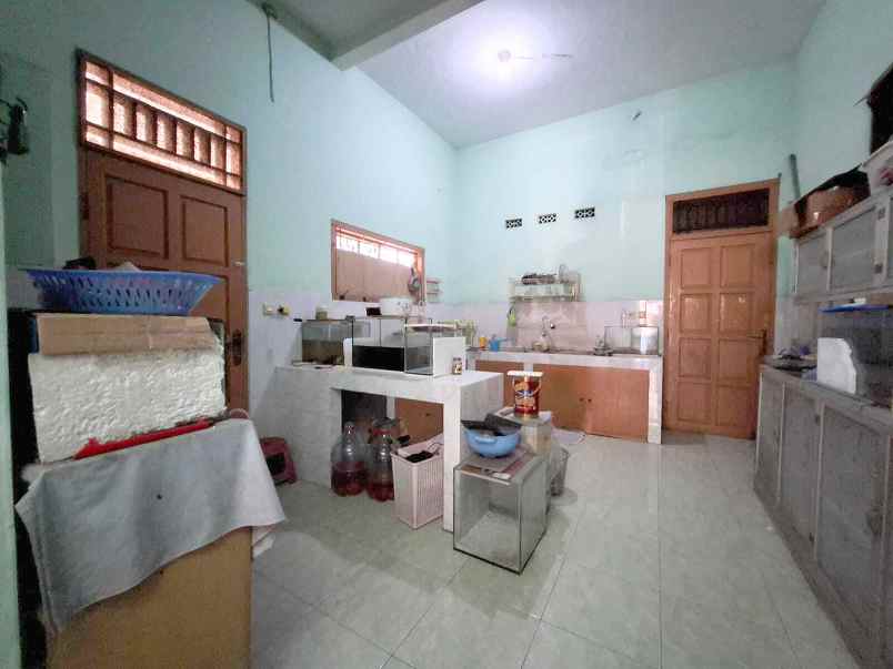 dijual rumah meruya utara