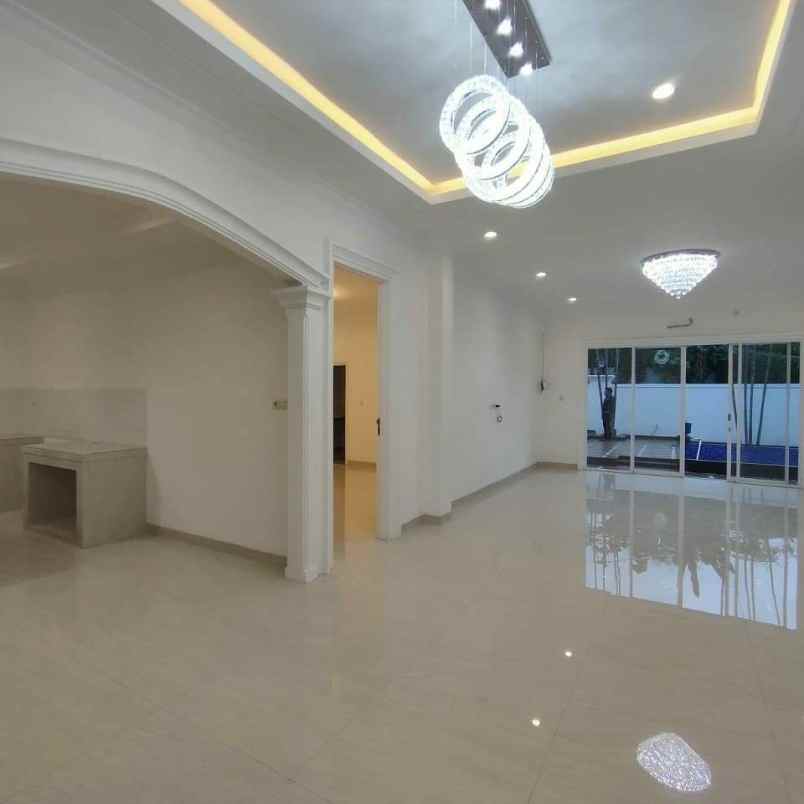 dijual rumah mewah baru di kemang