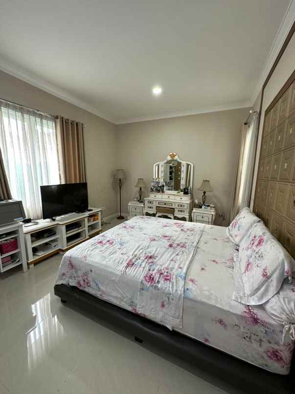 dijual rumah mewah grand wisata bekasi