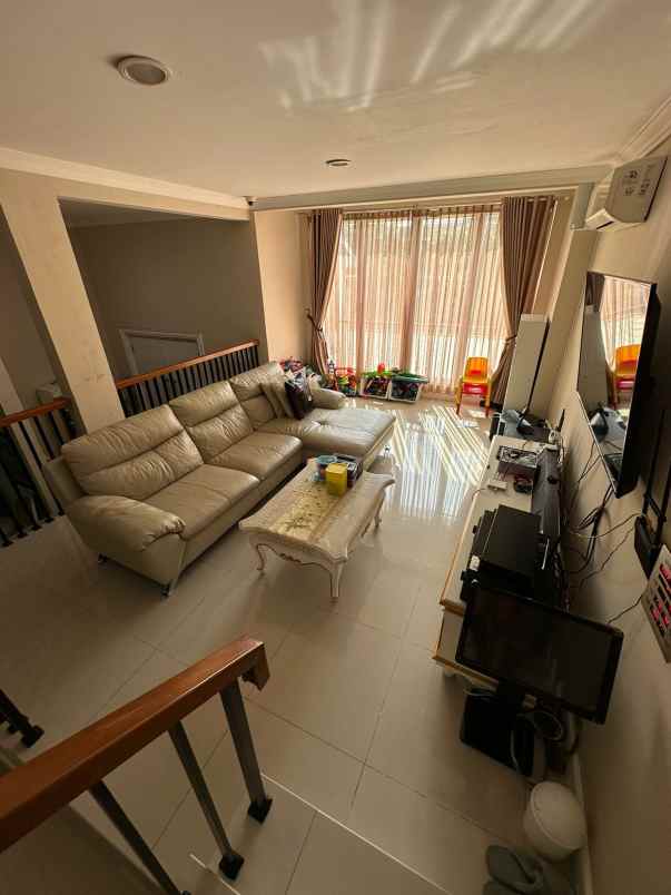 dijual rumah mewah grand wisata bekasi