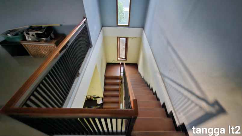 dijual rumah mewah luas strategis di cinangka depok