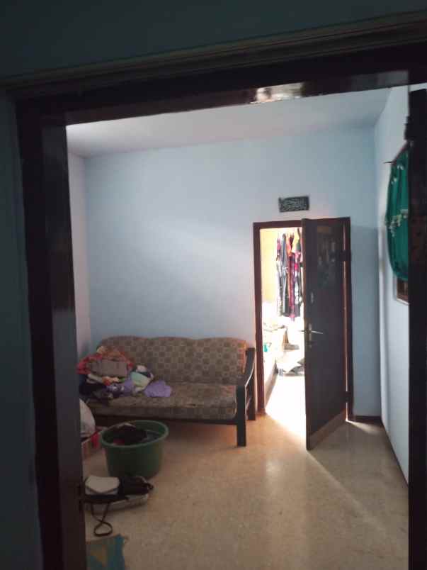 dijual rumah milik pribadi 2 bangunan