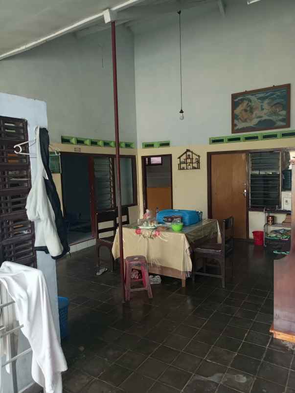 dijual rumah milik pribadi 2 bangunan