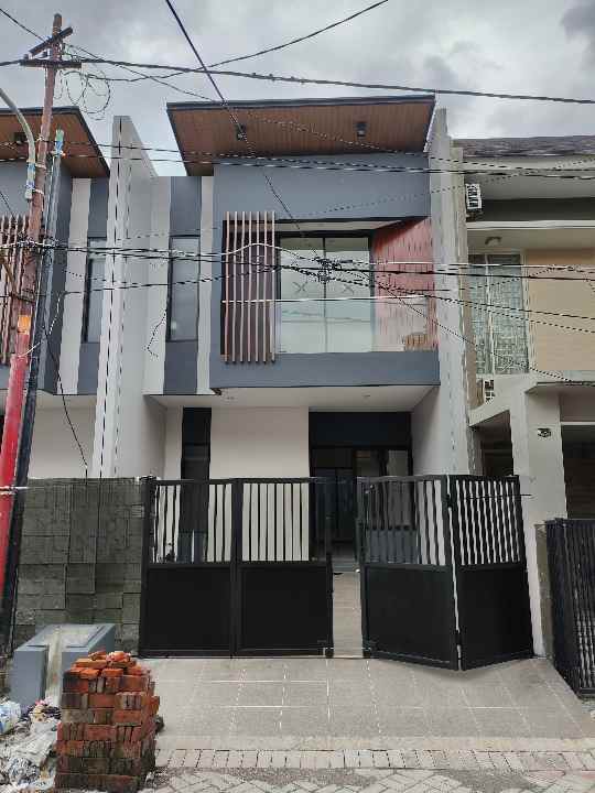 dijual rumah mulyosari utara