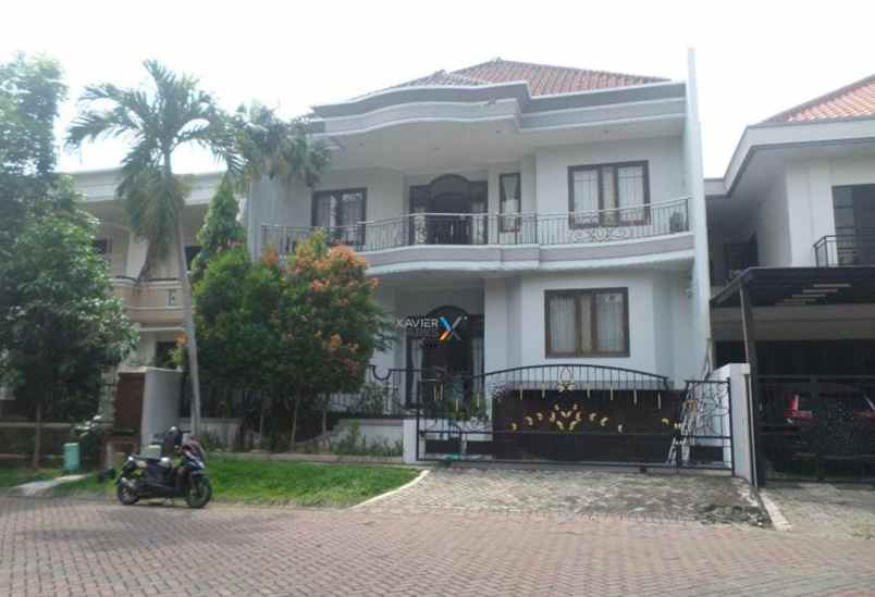 dijual rumah murah di perumahan graha family terawat