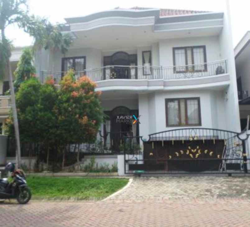 dijual rumah murah di perumahan graha family terawat