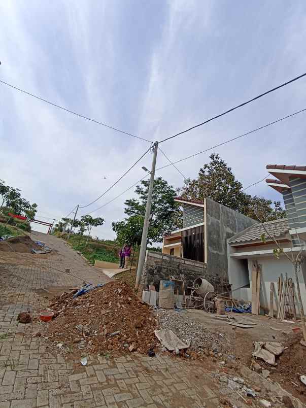 dijual rumah nayanika hill jedong