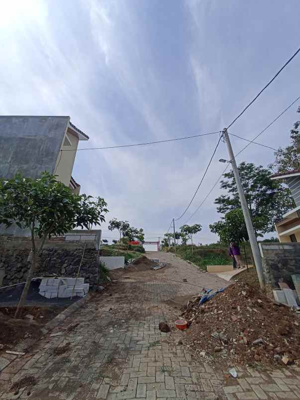 dijual rumah nayanika hill jedong