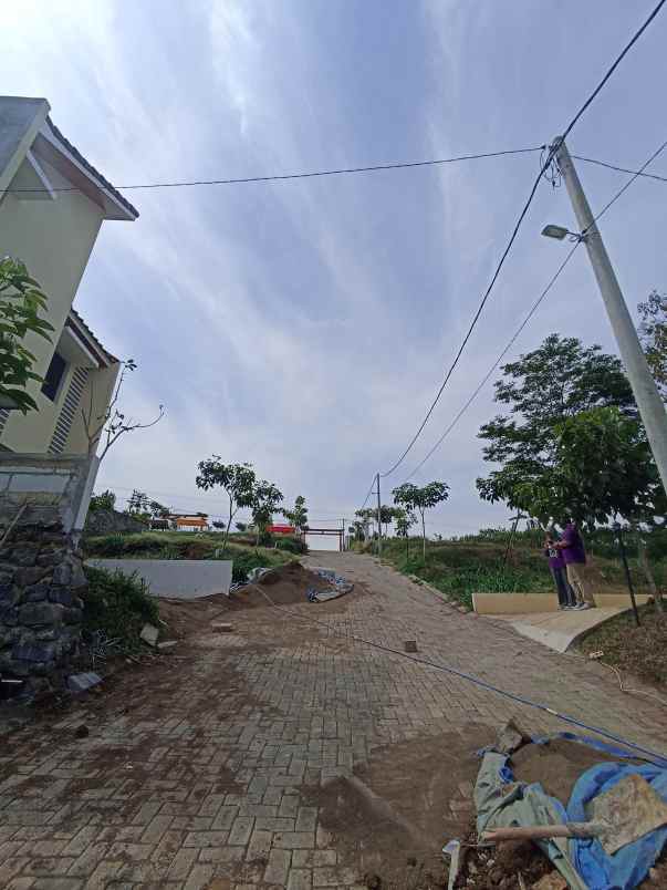 dijual rumah nayanika hill jedong