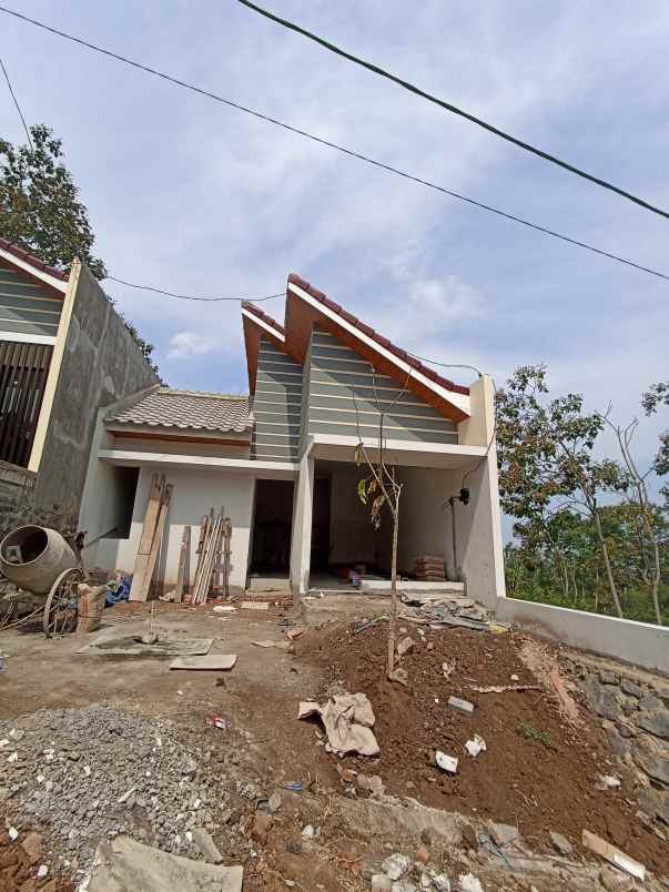 dijual rumah nayanika hill jedong