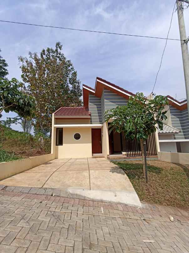 dijual rumah nayanika hill jedong