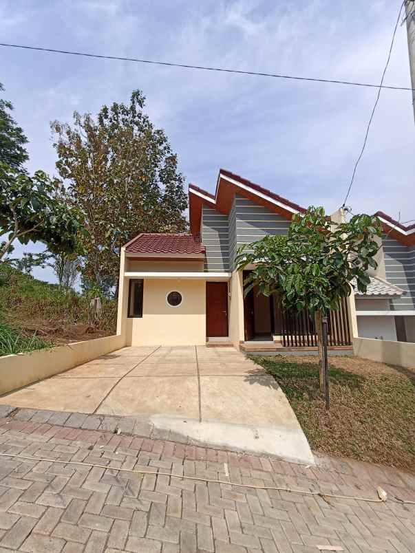 dijual rumah nayanika hill jedong