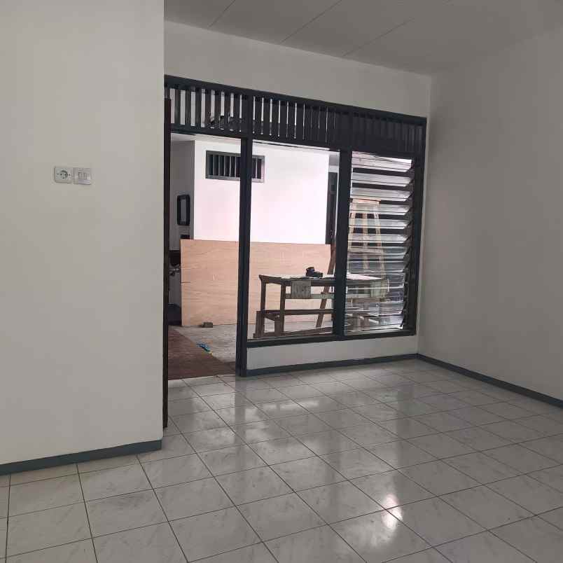 dijual rumah nginden