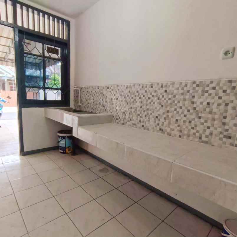 dijual rumah nginden