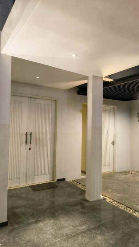 dijual rumah nginden intan timur