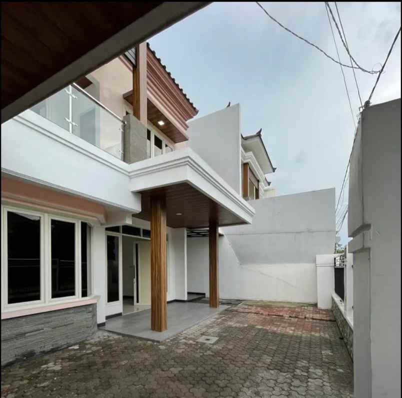 dijual rumah nirwana eksekutif