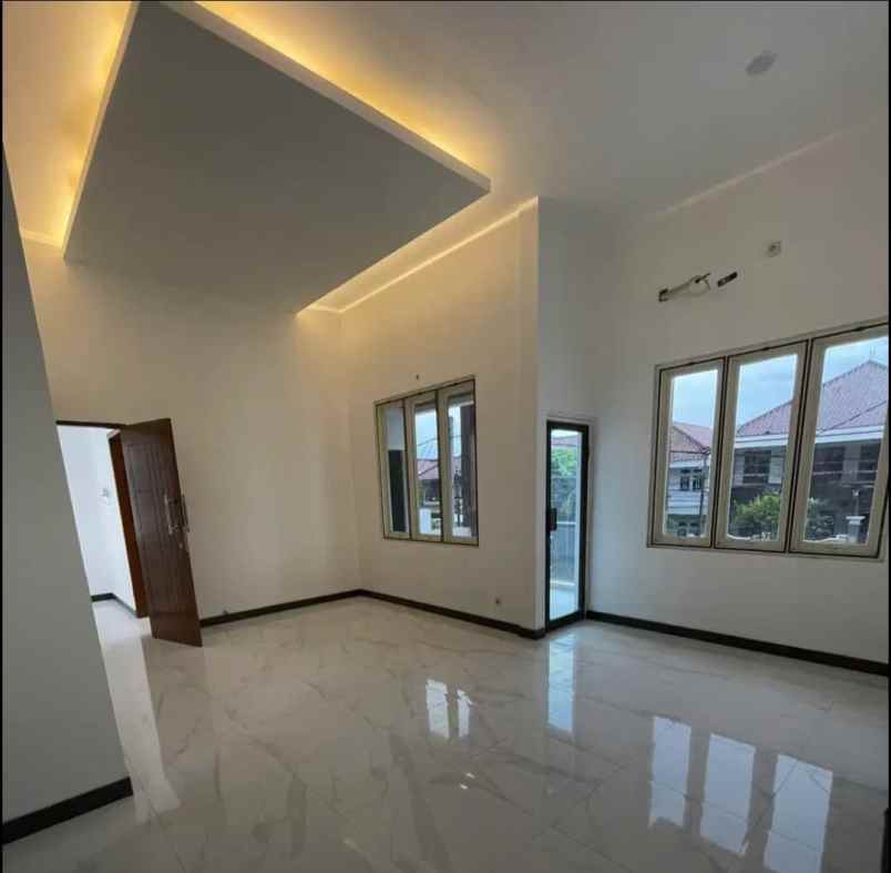 dijual rumah nirwana eksekutif