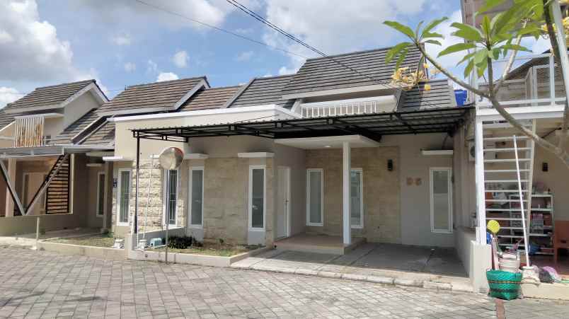 dijual rumah nyaman kirana garden residence d5