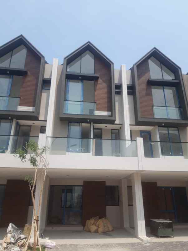 dijual rumah osaka residence pik2