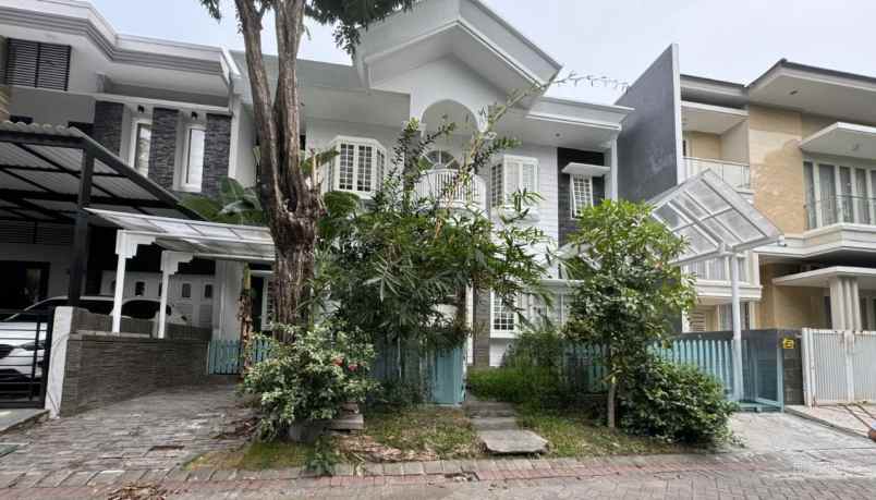 dijual rumah pakuwon city