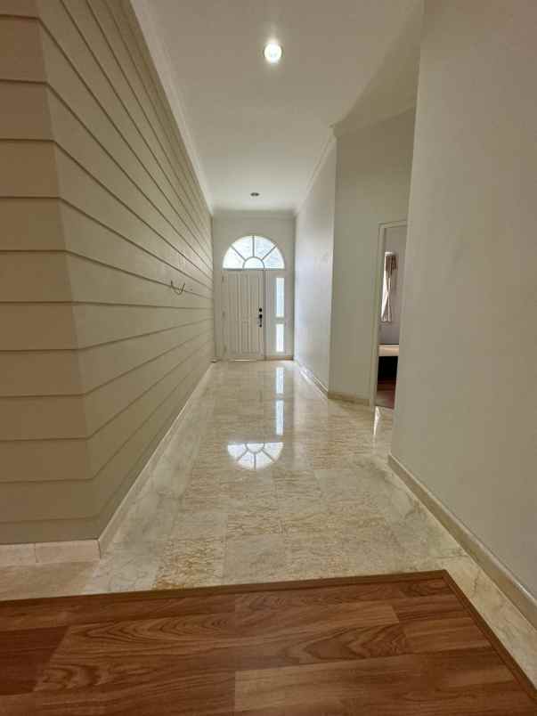 dijual rumah pakuwon city