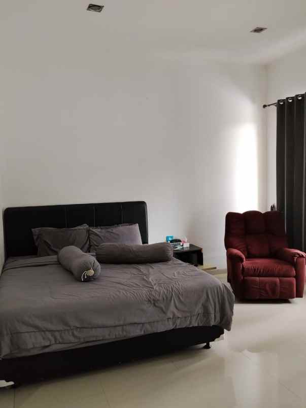 dijual rumah pakuwon city