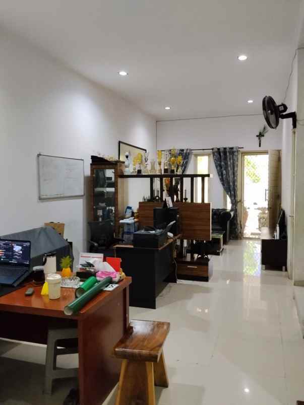 dijual rumah pakuwon city