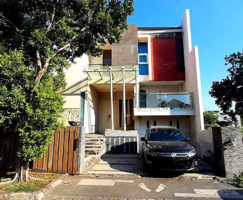 dijual rumah pakuwon city san diego