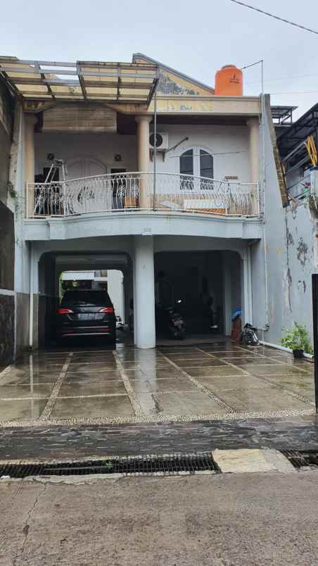 dijual rumah parkiran luas anti banjir